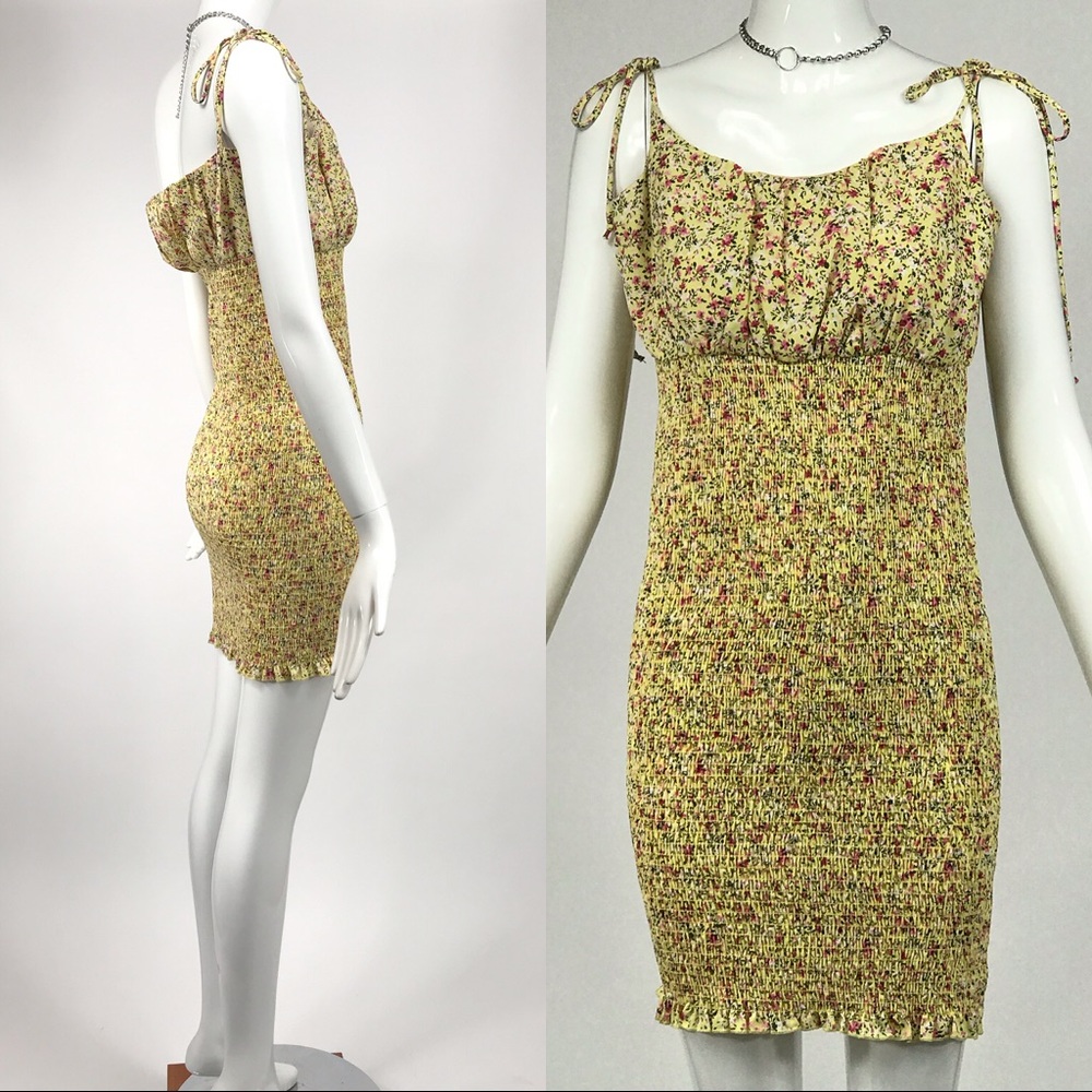Vtg 90s style yellow floral dress with ruching